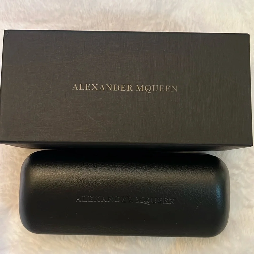 Alexander McQueen Avana Brown Tortoiseshell Sunglasses Leather Case Cloth Card
